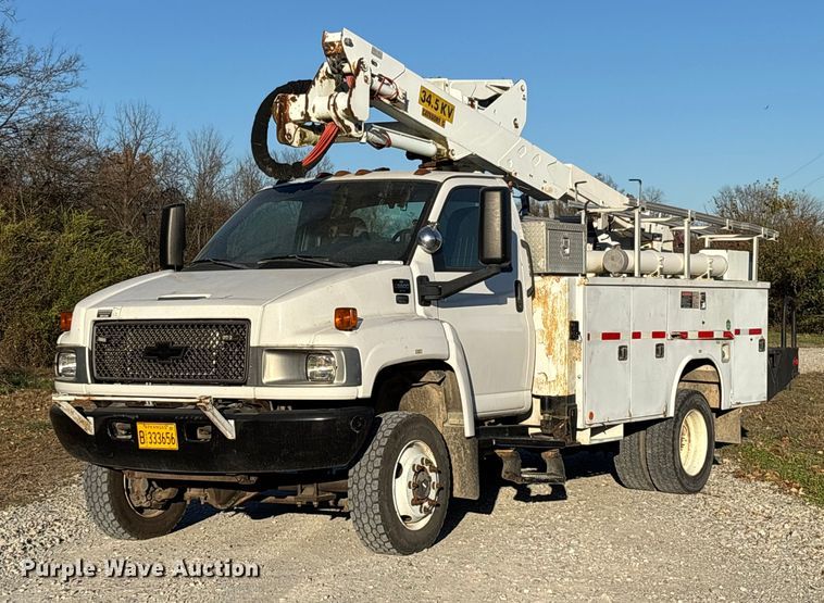 2008 Chevrolet C5500 bucket truck - EV3295