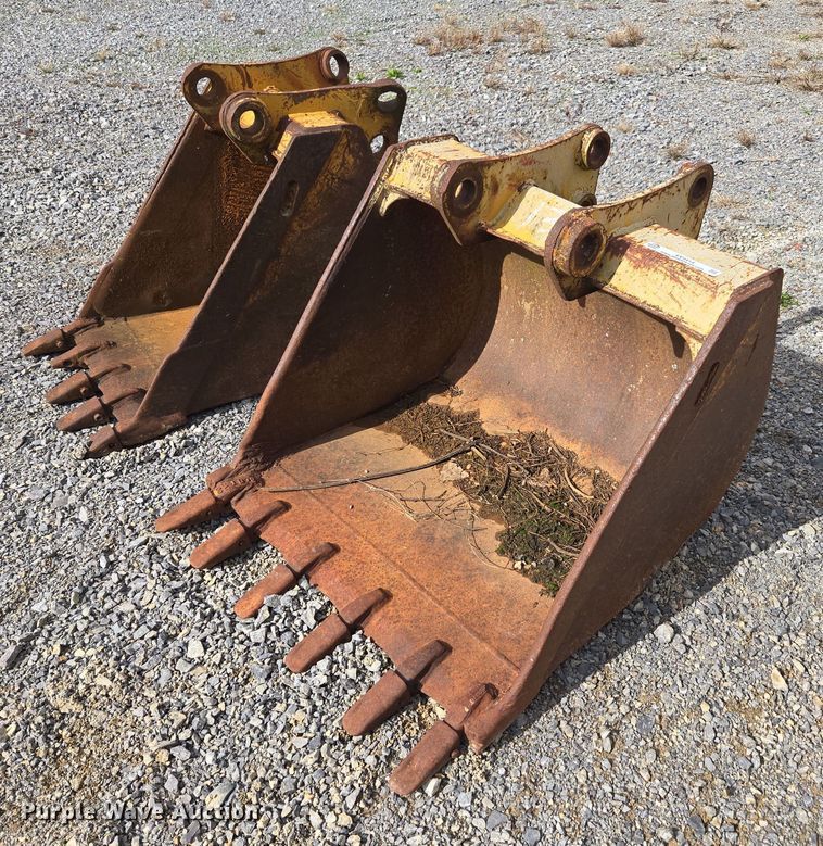 (2) backhoe buckets  - EV4414