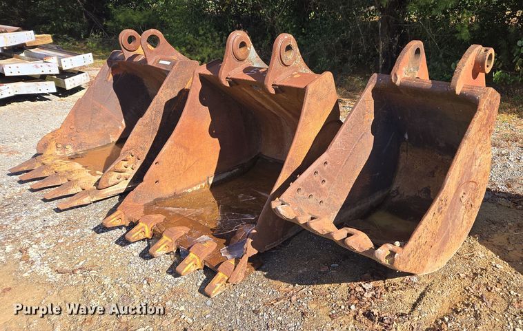 (3) excavator buckets - EV4415