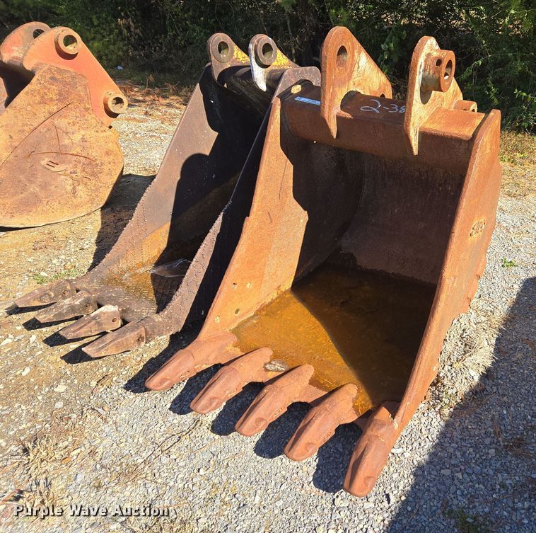(2) excavator buckets - EV4416