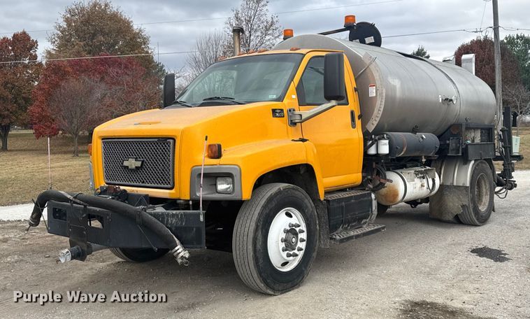 2005 Chevrolet C7500  oil distributor truck - FK0609