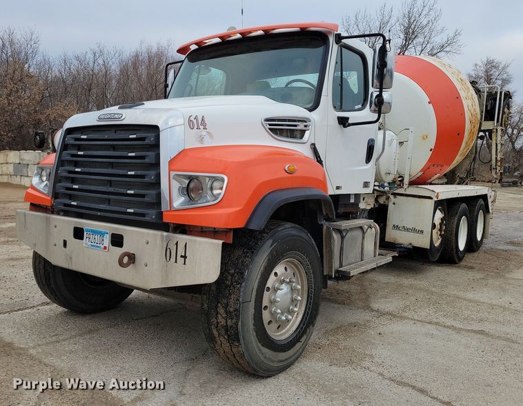2014 Freightliner 114SD ready mix truck - NO9791