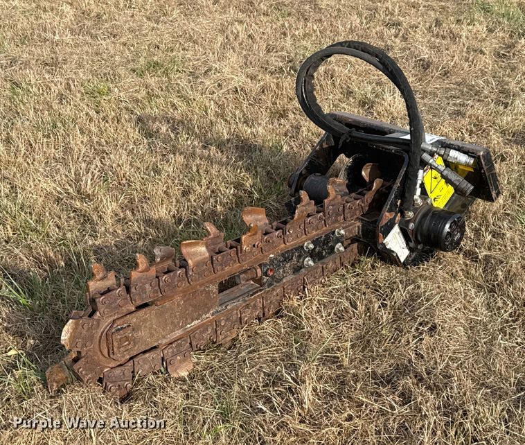 2018 Ditch Witch skid steer trencher - DU6531