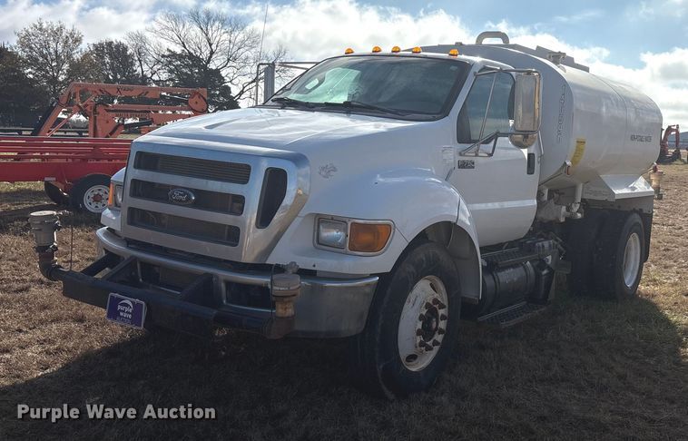 2015 Ford F750 water truck - DU6538