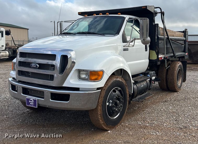 2015 Ford F750 dump truck - EA7790