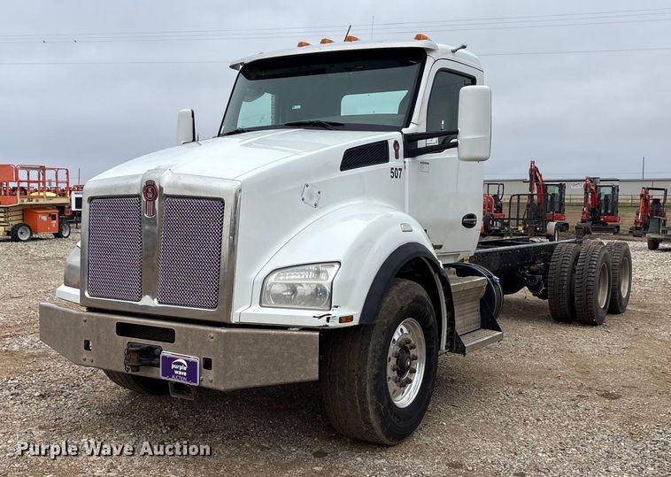 2016 Kenworth T880 truck cab and chassis - EA7843