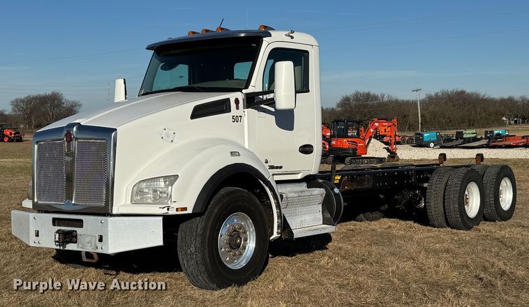 2016 Kenworth T880 truck cab and chassis - EA7843
