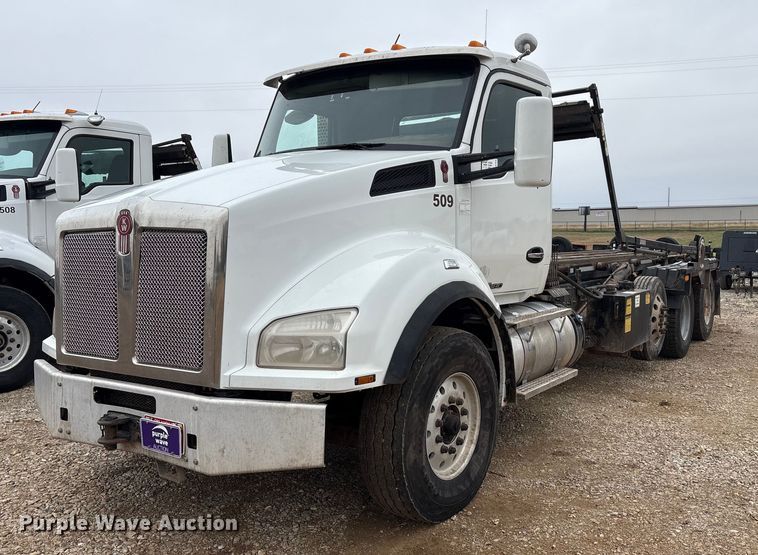 2018 Kenworth T880 roll-off container truck - EA7845