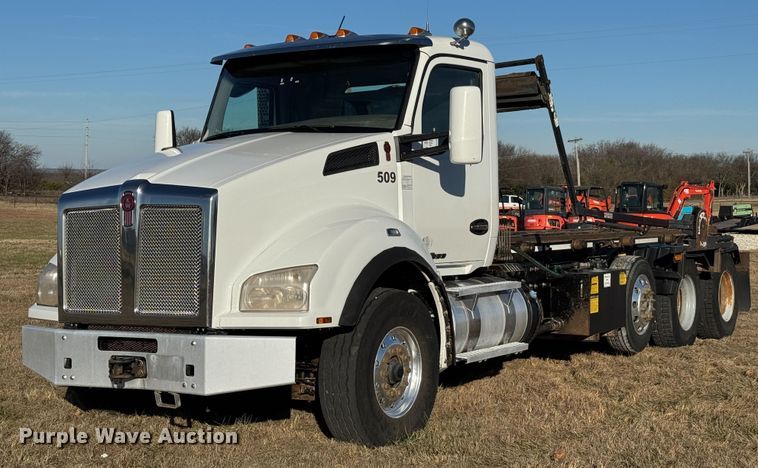 2018 Kenworth T880 roll-off container truck - EA7845