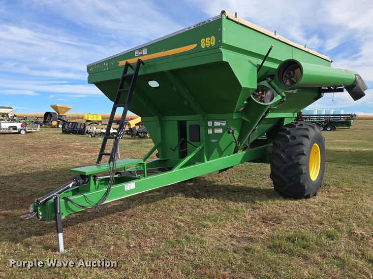 Crust Buster Speed King 850GC grain cart - DT4504