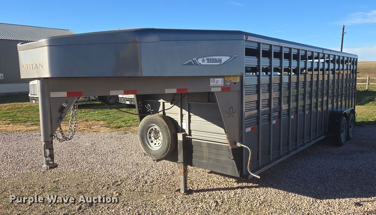 2016 Titan Trailer Mfg livestock trailer - DT4542