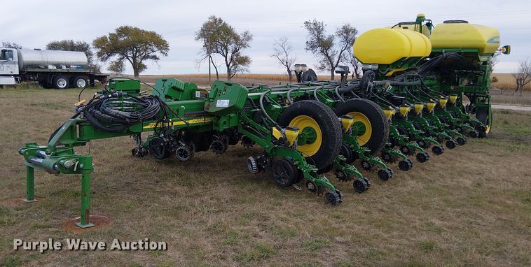 2011 John Deere 1770NT no-till planter - DT4548