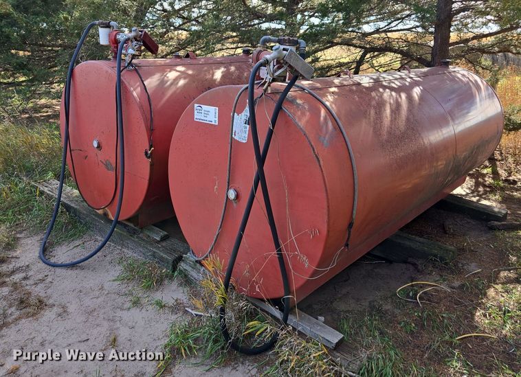 (2) fuel tanks - DT4573
