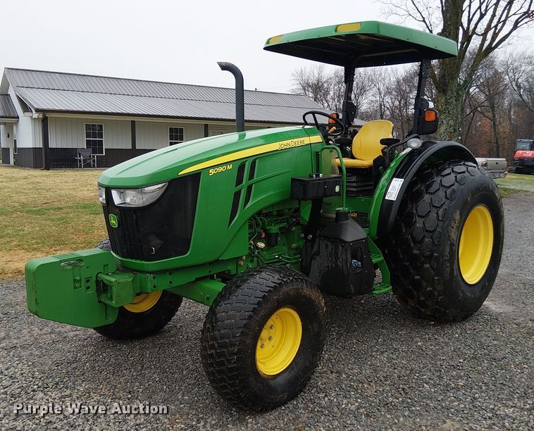2017 John Deere 5090M tractor - DT4641