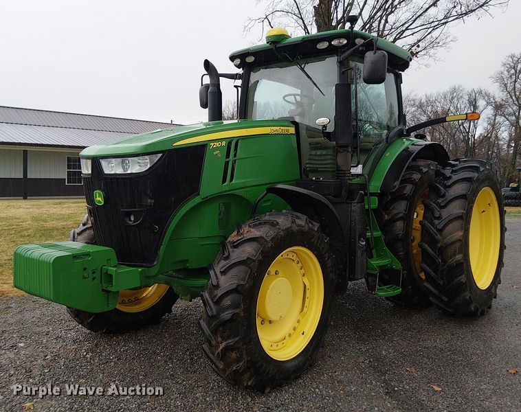 2016 John Deere 7210R MFWD tractor - DT4645