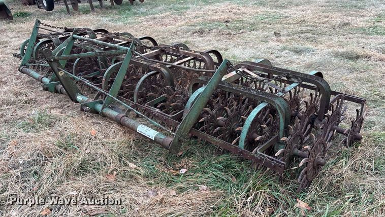 John Deere rotary hoe - DT4674