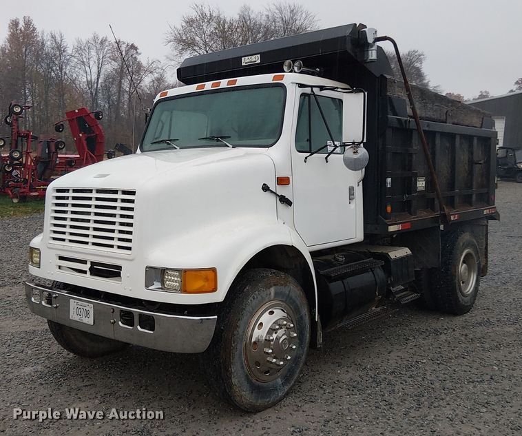1998 International 8100 dump truck - DT4680