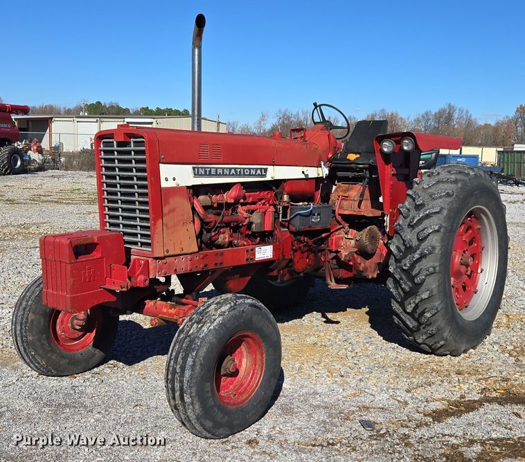 International 856 tractor - DT4726