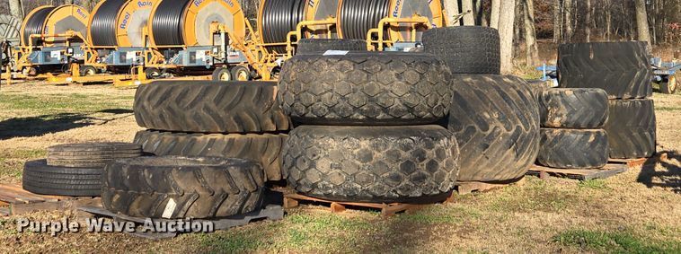 Approximately 20 tires and wheels - DT4732