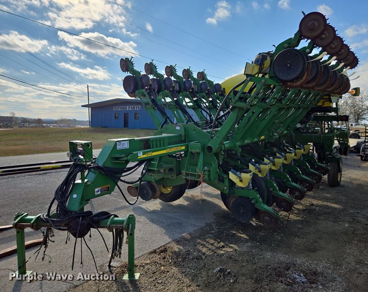 2010 John Deere 1790 split row planter - DU2573