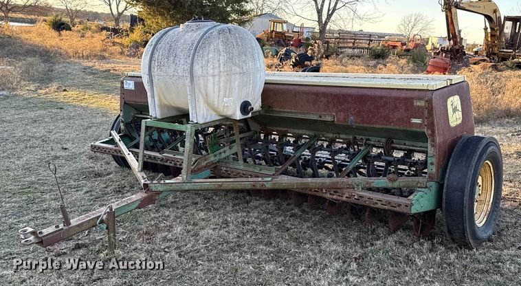 John Deere 8300 grain drill - DW5193