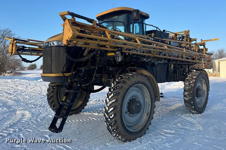 2014 RoGator RG900 sprayer - DW6687
