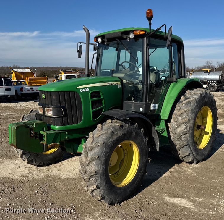2011 John Deere 6430 MFWD tractor - DW6705