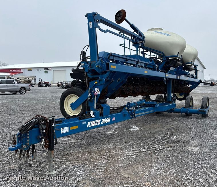 2018 Kinze 3660 planter - DW7329