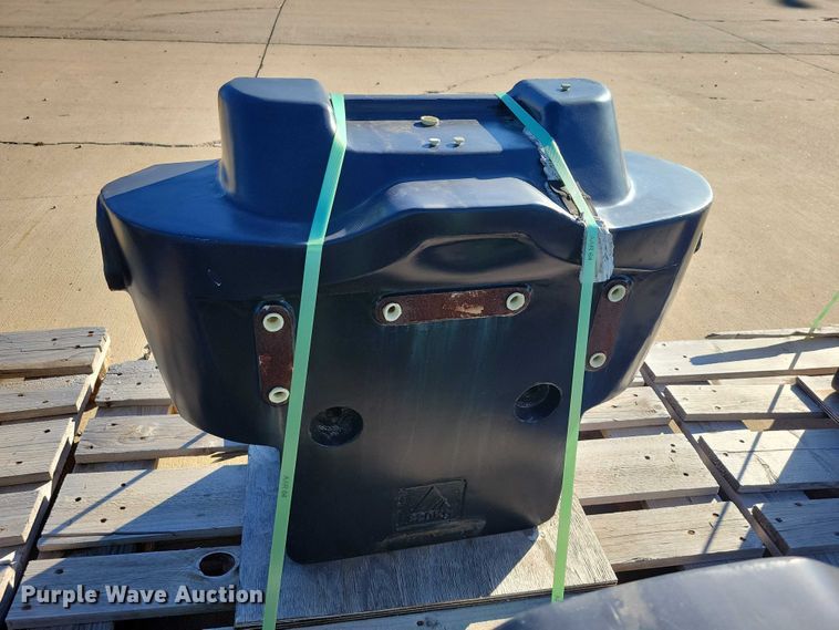 (6) AGCO 4276000M5 front weights - DX6611