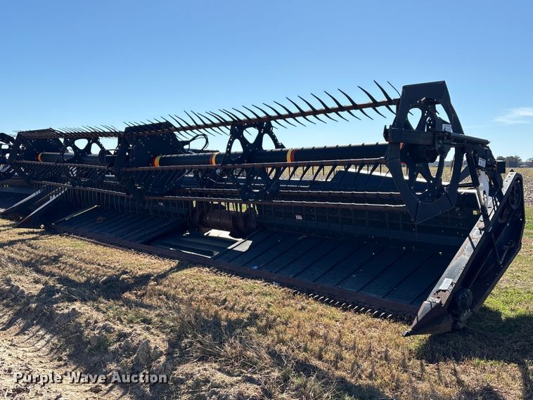 2011 MacDon D60-S draper head - EA7081