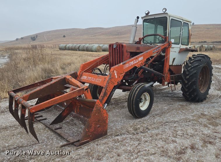 1964 Farmall 806 tractor - EB1203