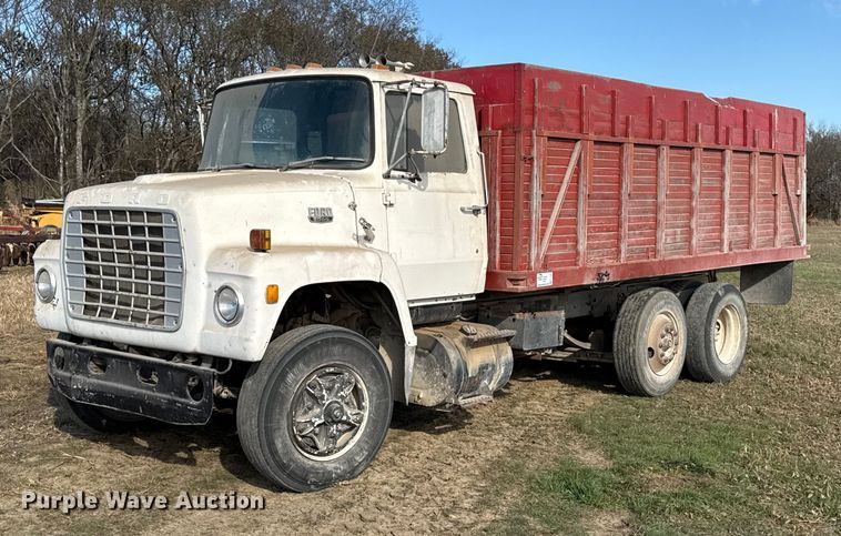 1978 Ford L9000 grain truck - EC4462