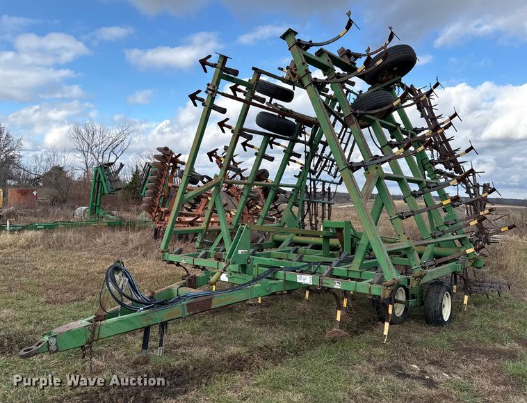 John Deere field cultivator - EC4486
