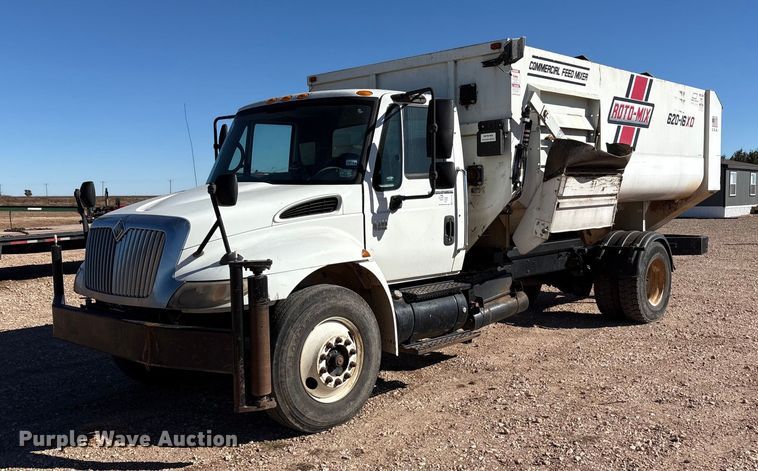 2007 International 4300 feed mixer truck - EF6143