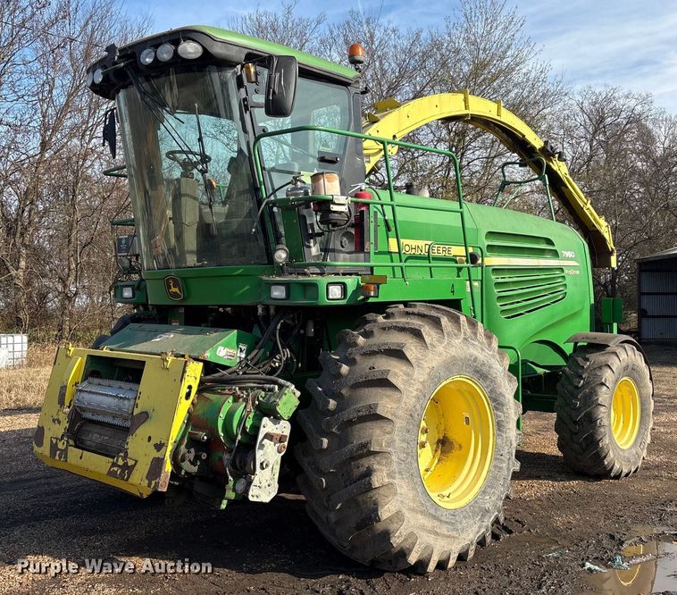 2011 John Deere 7950 forage harvester - EG8308