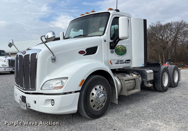 2019 Peterbilt 579 semi truck - EM6193