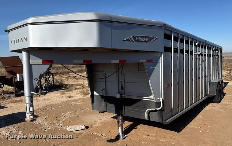 2013 Titan DR4247 livestock trailer - EP2542