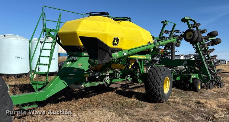 John Deere 1890 air seeder - EP2635