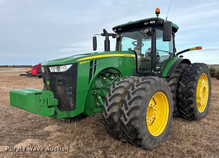 2019 John Deere 8245R MFWD tractor - EP2640