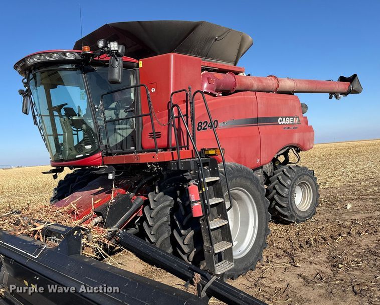 2017 Case IH 8240 combine - EP2651