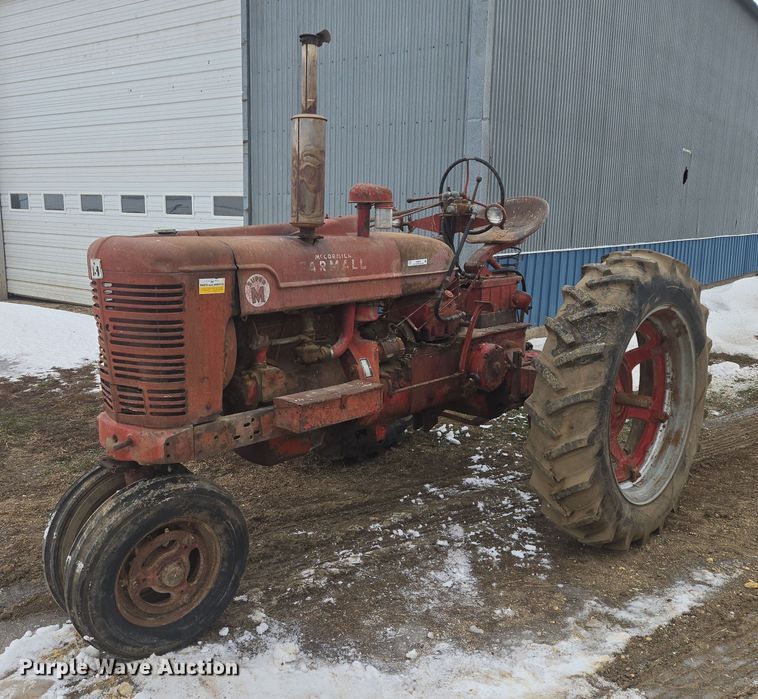 Farmall Super M tractor - ES2628