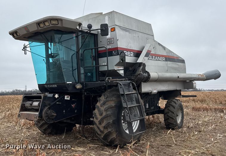 1998 Gleaner R62 combine - ET4005