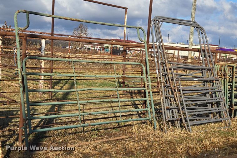 Approximately 6 pieces of gate material - ET5303