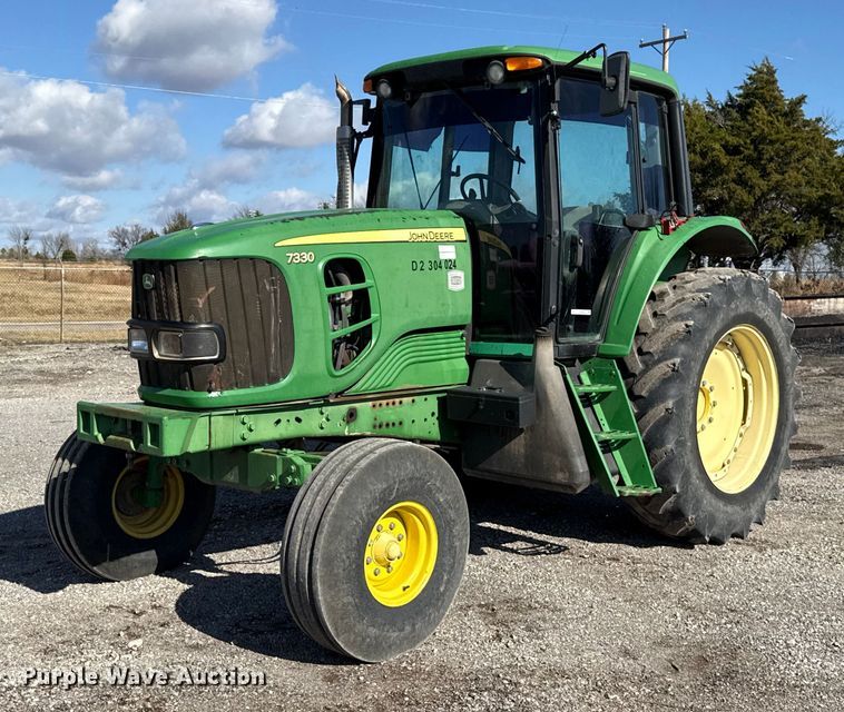 2009 John Deere 7330 tractor - EU5500