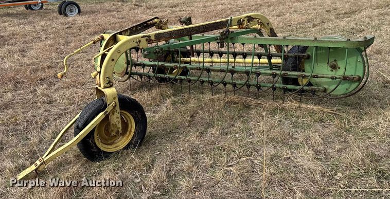John Deere 640 hay rake - EU6482