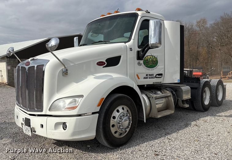 2019 Peterbilt 579 semi truck - EV4421