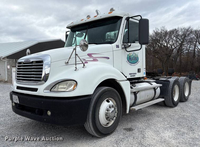 2007 Freightliner Columbia semi truck - EV4424