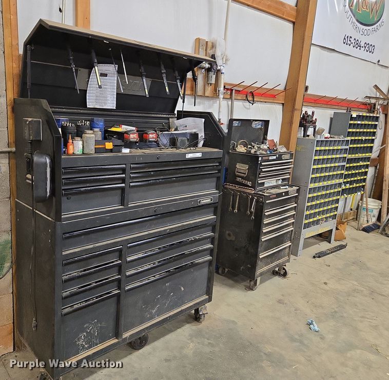 Shop tools and bolts - EV4516