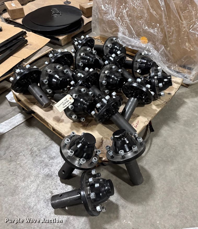 Approx. (62) 8 lug hubs - FB0495
