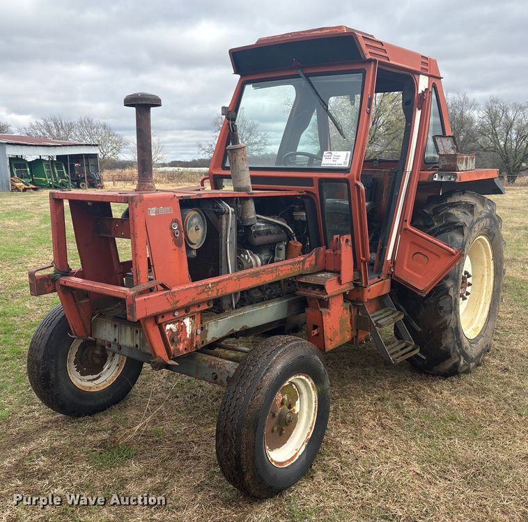 Hesston tractor - FI0063